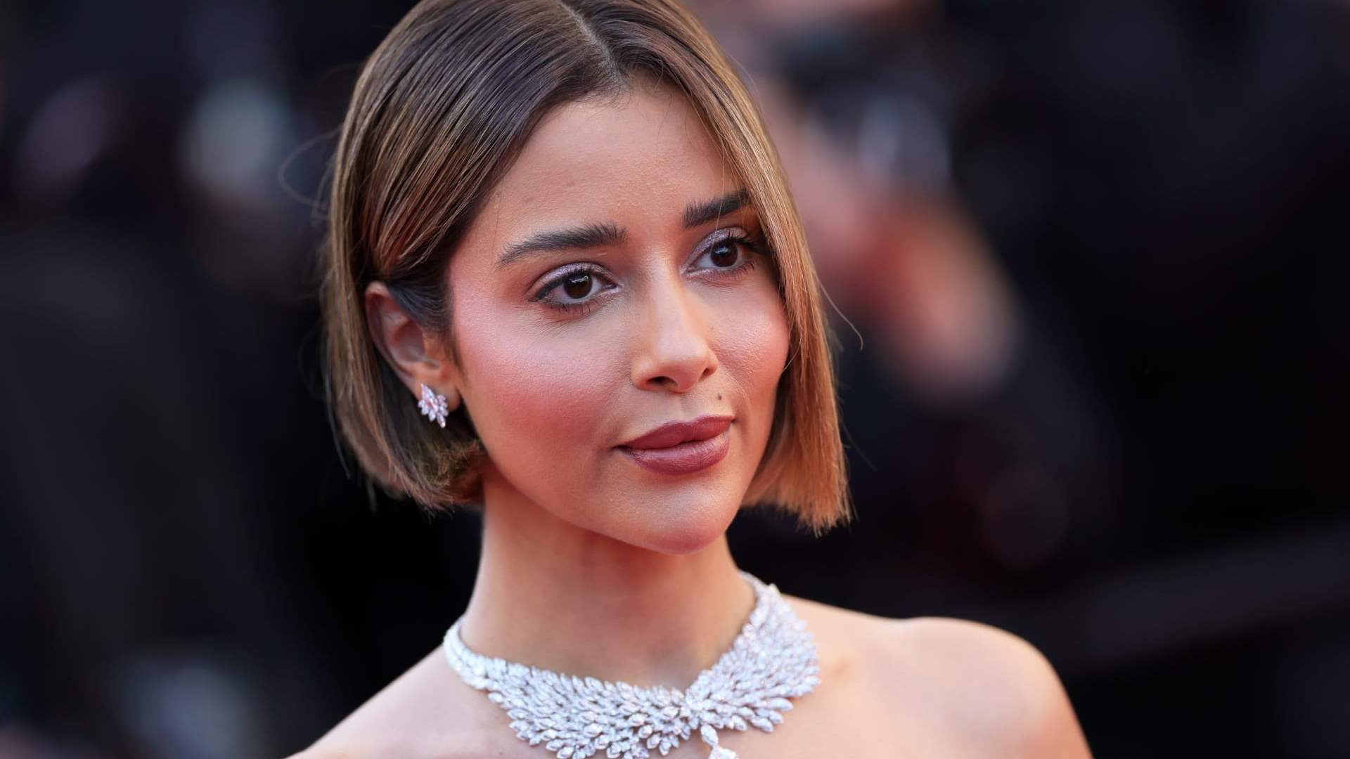 "قلبي يعتصر ألمًا لما يحدث"... بلقيس تغني لبيروت: يبدو أن القدر يأبى إلا أن يُكتب على لبنان وشعبه الحزن والشقاء