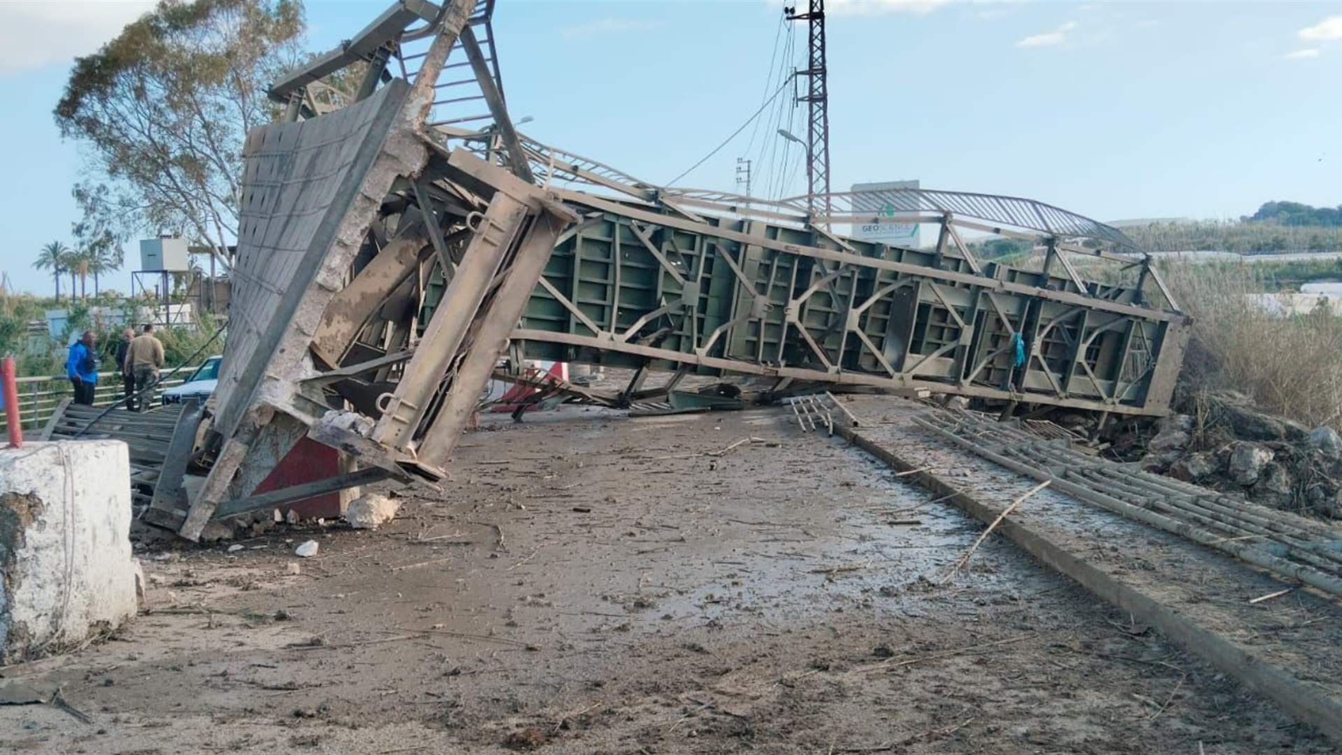 Lebanese army reopens Qasmiyeh coastal bridge in Tyre after strike
