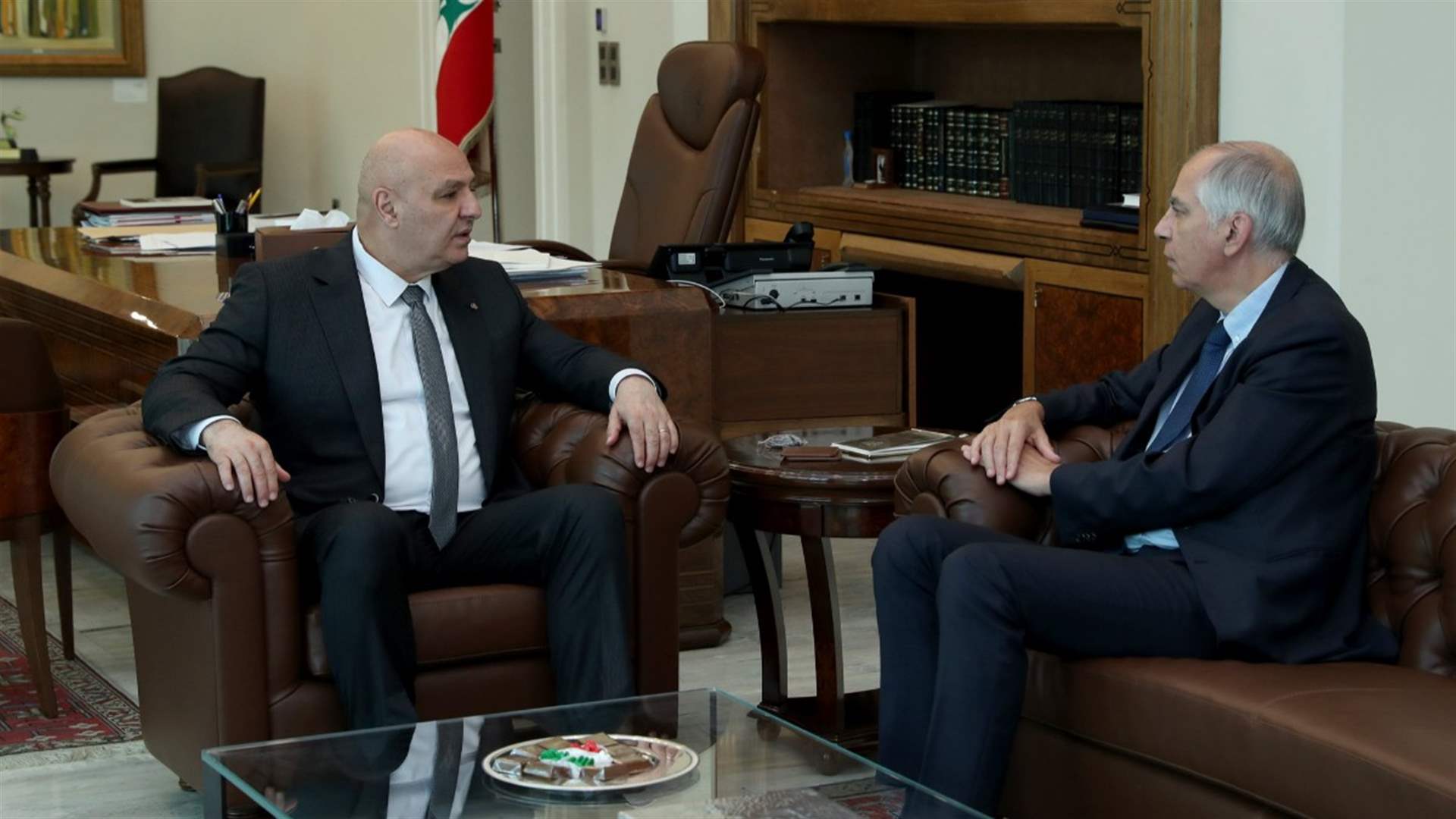 الرئيس عون استقبل ماغرو وعرض معه الاتصالات لوقف النار