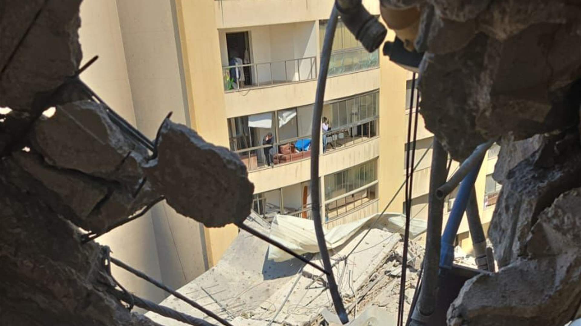 غرفة إدارة الكوارث والأزمات في محافظة بيروت: إزالة أجزاء خطرة من المباني المتضررة