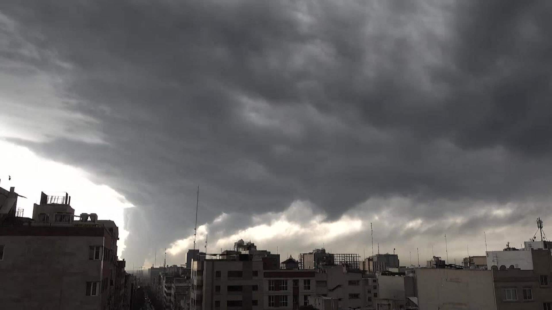 البصمة المناخية للنزاعات... هكذا تحول الحروب السماء إلى مصدر للأمطار الحمضية والضباب السام!