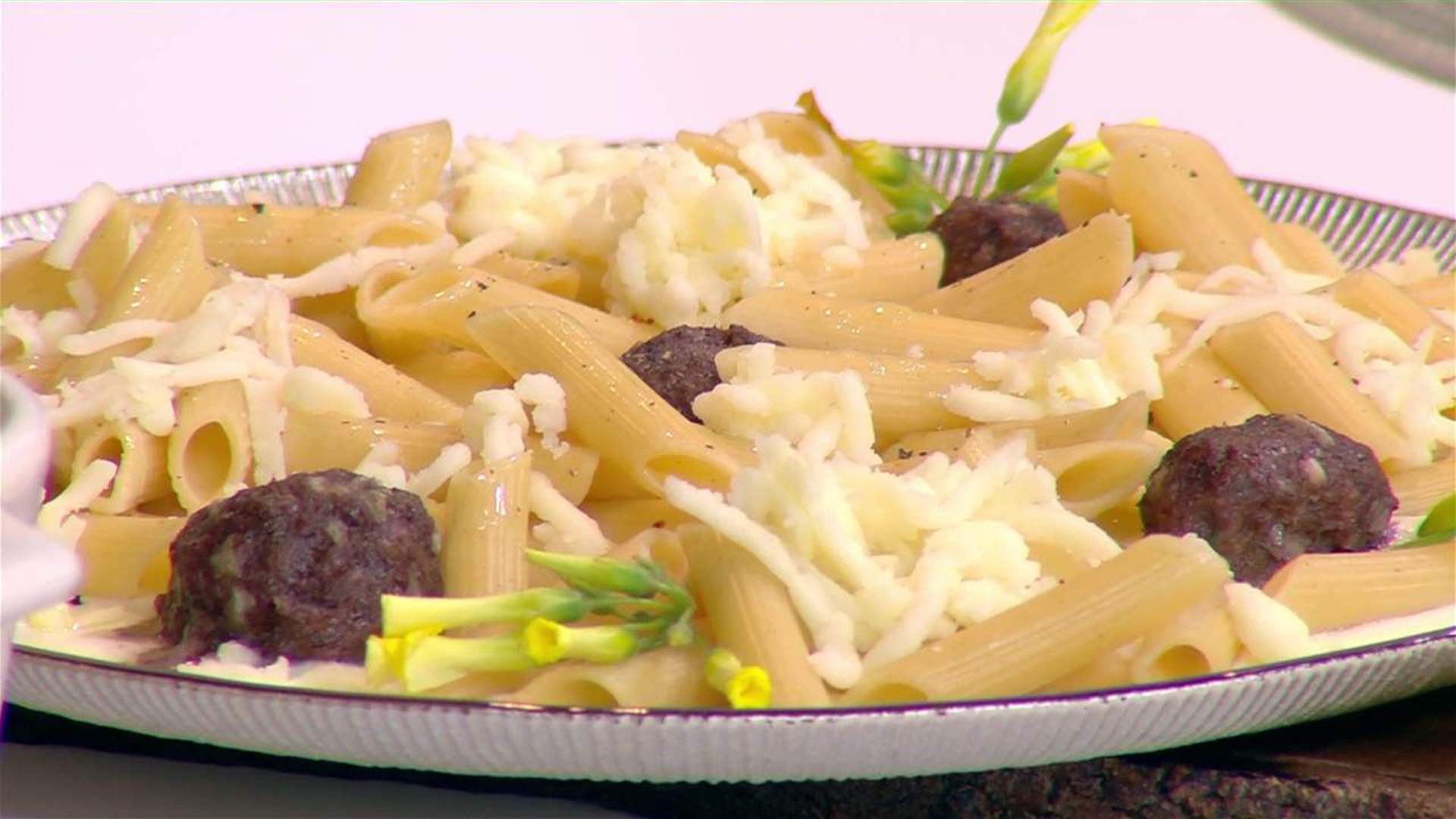 شيش برك "الكسلانة" وباستا مع صلصة البيشاميل واللحمة... أطباق مميزة مع الشيف فادي زغيب