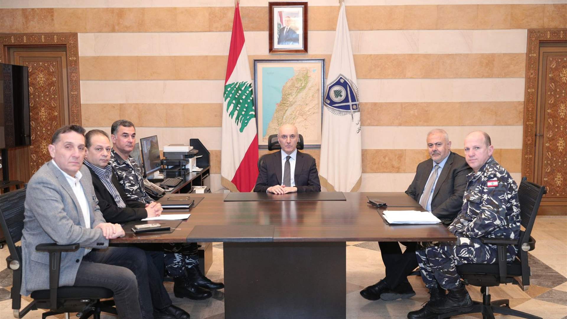 الحجار يبحث الأوضاع الأمنية ويؤكد استمرار الإجراءات والتزام تنظيم التظاهرات