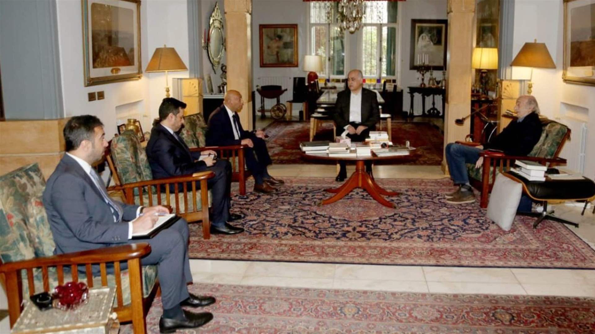 لقاء بين جنبلاط والسفير الكويتي عرض التطورات وأكد متانة العلاقات بين البلدين