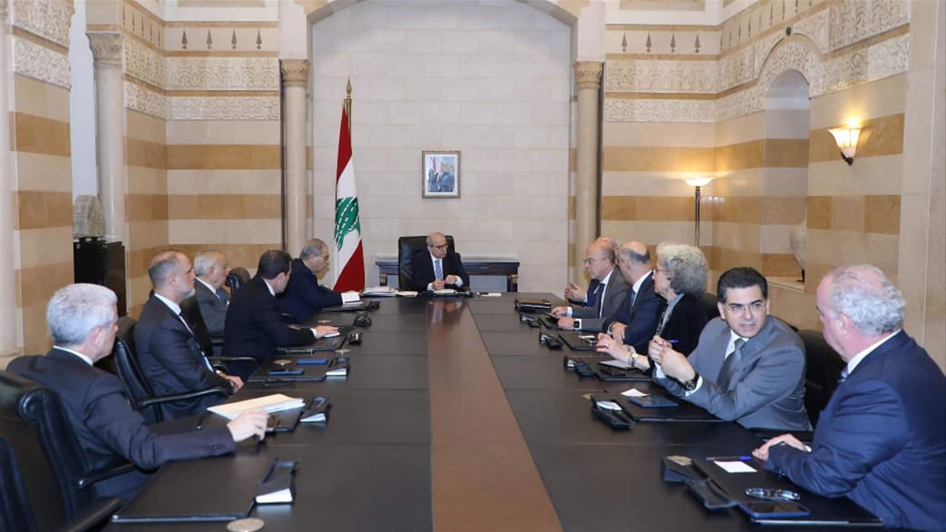 رئيس مجلس الوزراء نواف سلام عقد صباح اليوم اللقاء الوزاري الدوري في السراي الكبير لمتابعة التطورات السياسية وخطة الاستجابة لمتطلبات النزوح والإغاثة