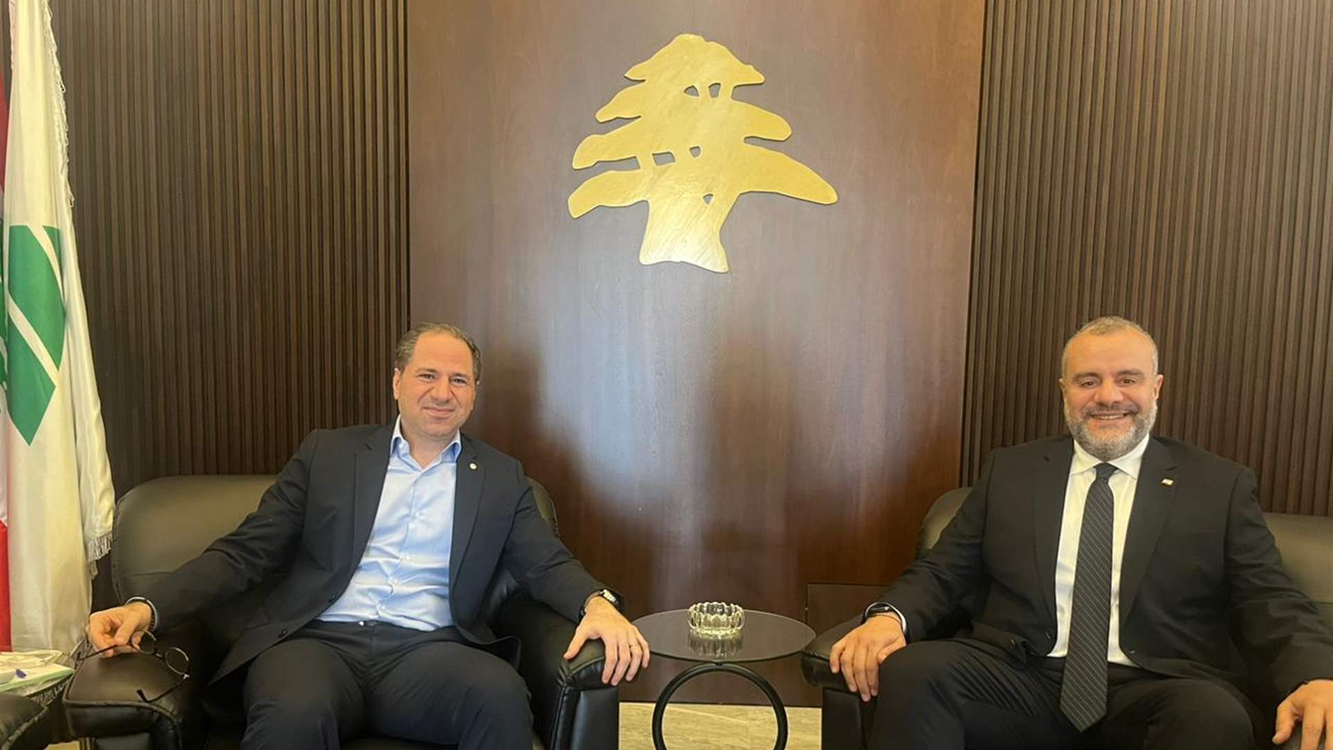 الجميّل استقبل عبد المسيح في بيت الكتائب المركزي في الصيفي حيث جرى التداول في مجمل الأوضاع السياسية والأمنية في لبنان في ظل التحديات الراهنة والتطورات المتسارعة