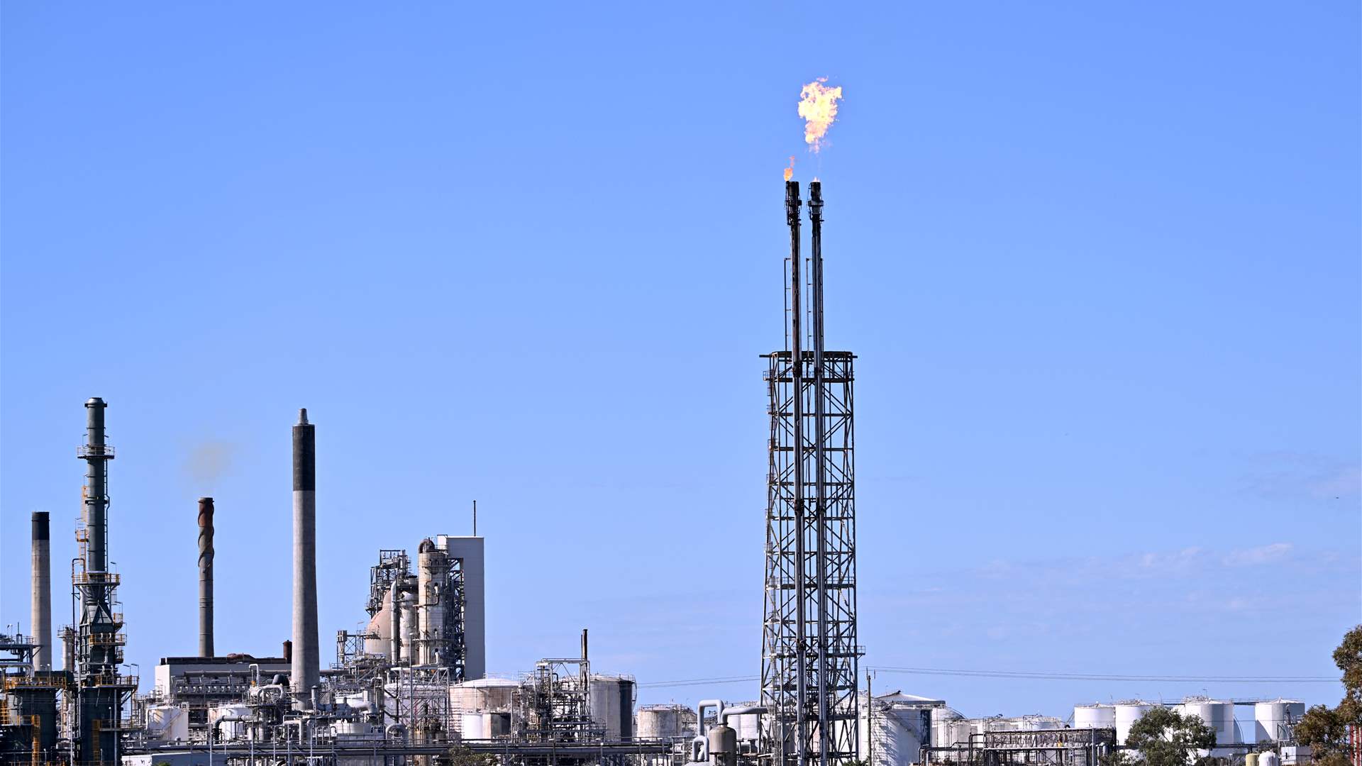 Oil plunges 10% as Iran says Hormuz passage open during ceasefire