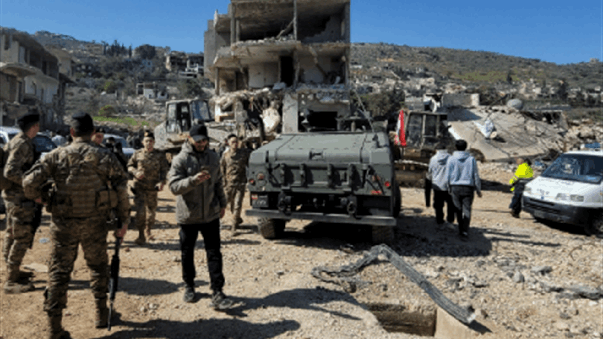 Civil Defense and Lebanese Army organize return of southern residents as leaflets warn of landmine risks