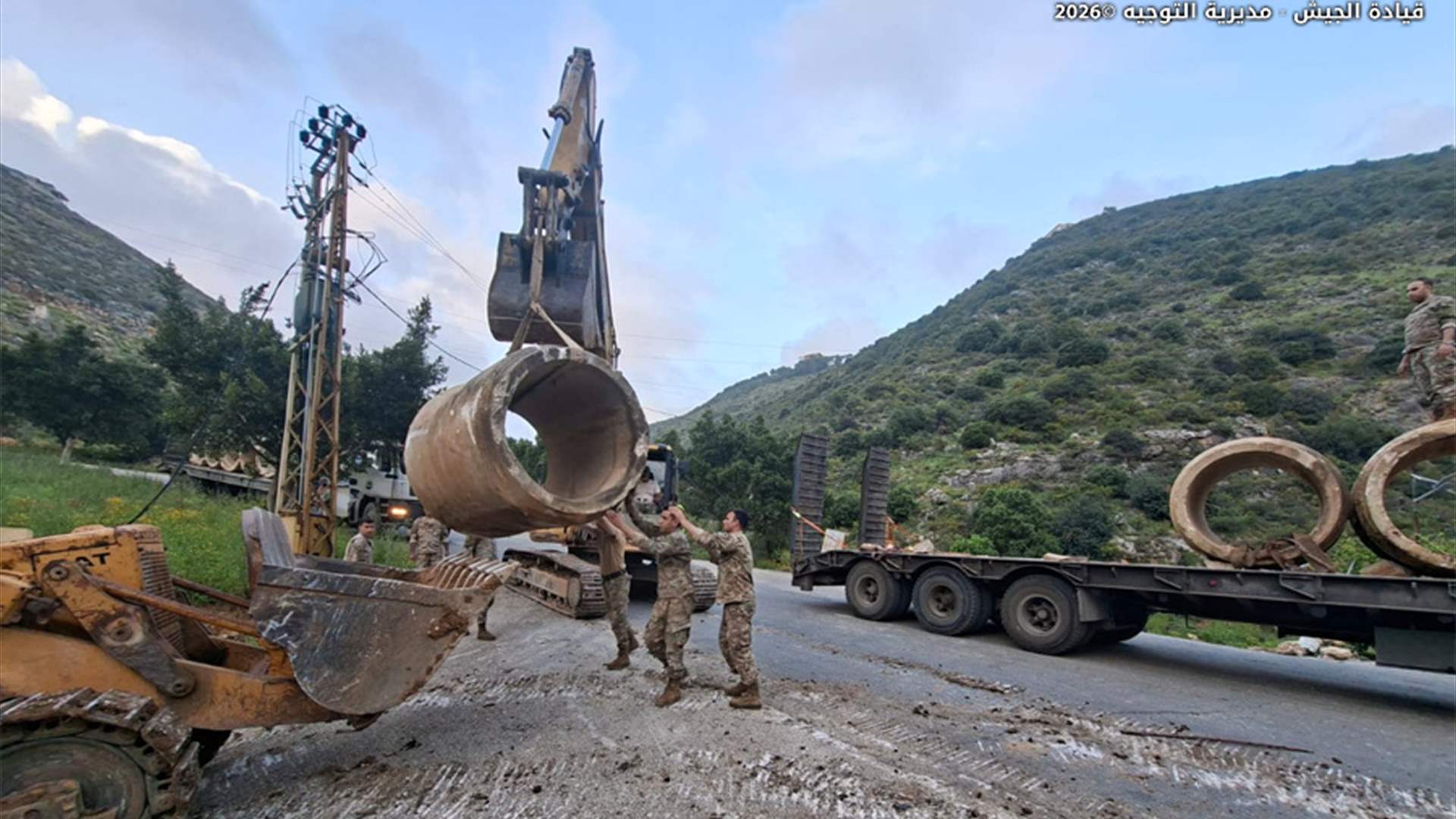 الجيش يفتح طريق الخردلي - النبطية بالكامل وجسر برج رحال بشكل جزئي ويعمل على فتح جسر طيرفلسيه في صور