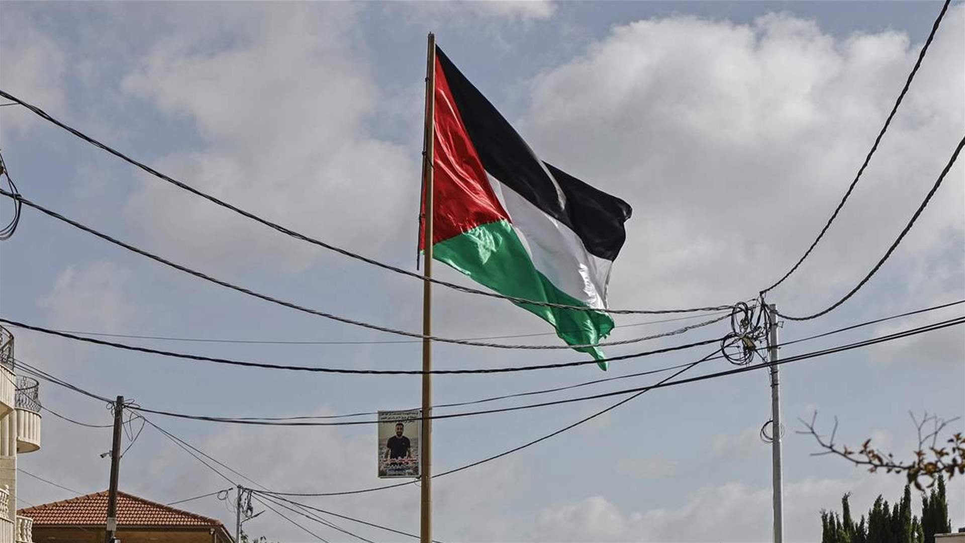 الهلال الأحمر الفلسطيني: مقتل فلسطينيَين بينهما طفل في هجوم لمستوطنين على قرية في الضفة الغربية 