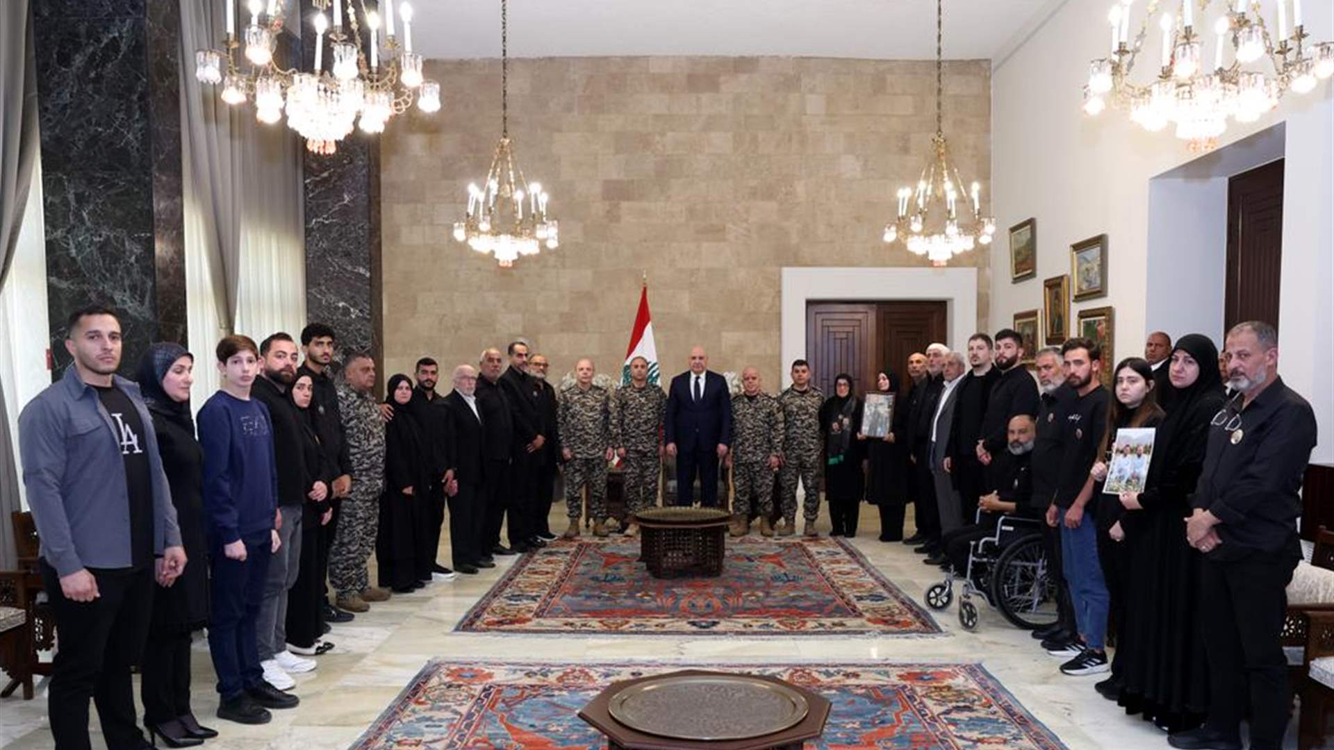 اللواء الركن إدكار لاوندس يزور الرئيس عون برفقة عائلات شهداء أمن الدولة الـ13