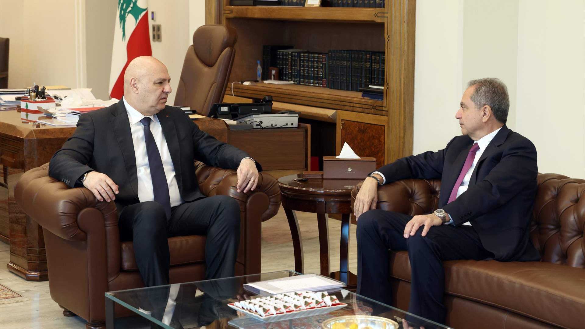 الرئيس عون عرض مع وزير الطاقة والمياه جو صدي المناقشات الجارية مع كل من مصر وسوريا والأردن وقبرص بشأن الربط الكهربائي واستيراد الغاز بالإضافة إلى مسائل أخرى تتعلق بقطاعات الكهرباء والمحروقات