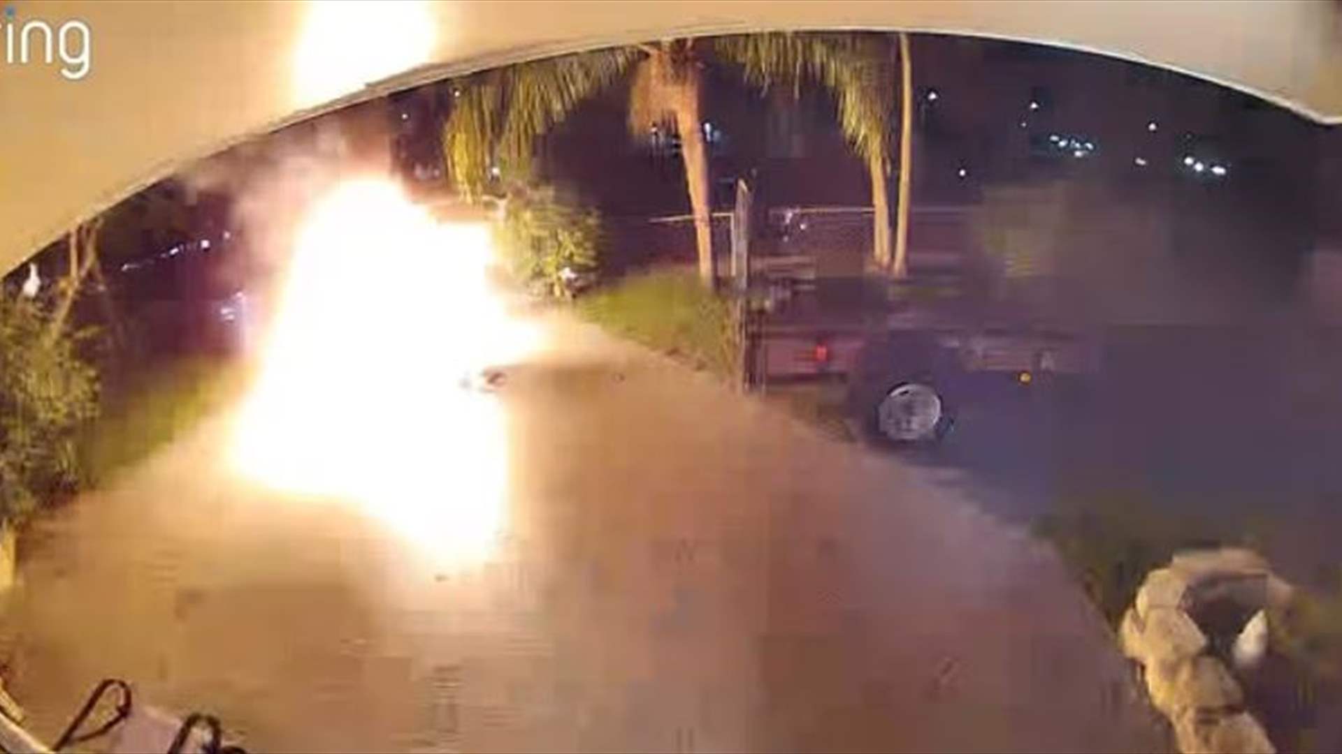 امرأة تنجو من الموت بأعجوبة... انفجر كرسيها المتحرك فجأة وفيديو يوثّق لحظة!