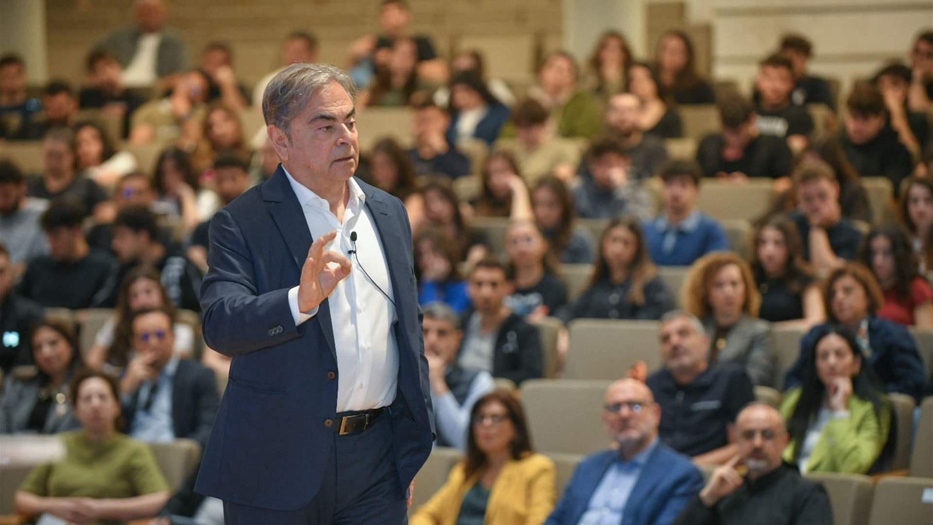 "القيادة في زمن الحرب": سلسلة محاضرات في جامعة الروح القدس – الكسليك بمشاركة كارلوس غصن ونهلا بو دياب