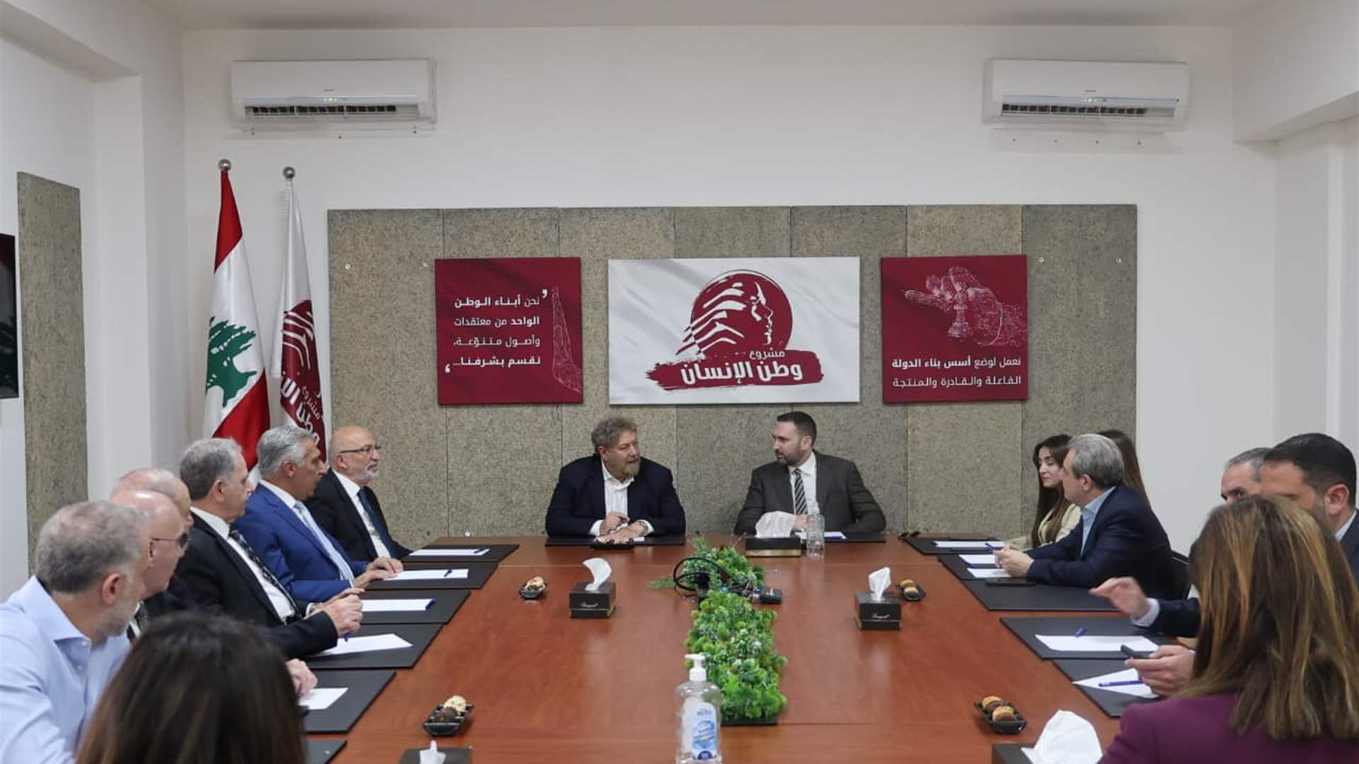 جنبلاط على رأس وفد من التقدمي الاشتراكي يلتقي "مشروع وطن الإنسان" 