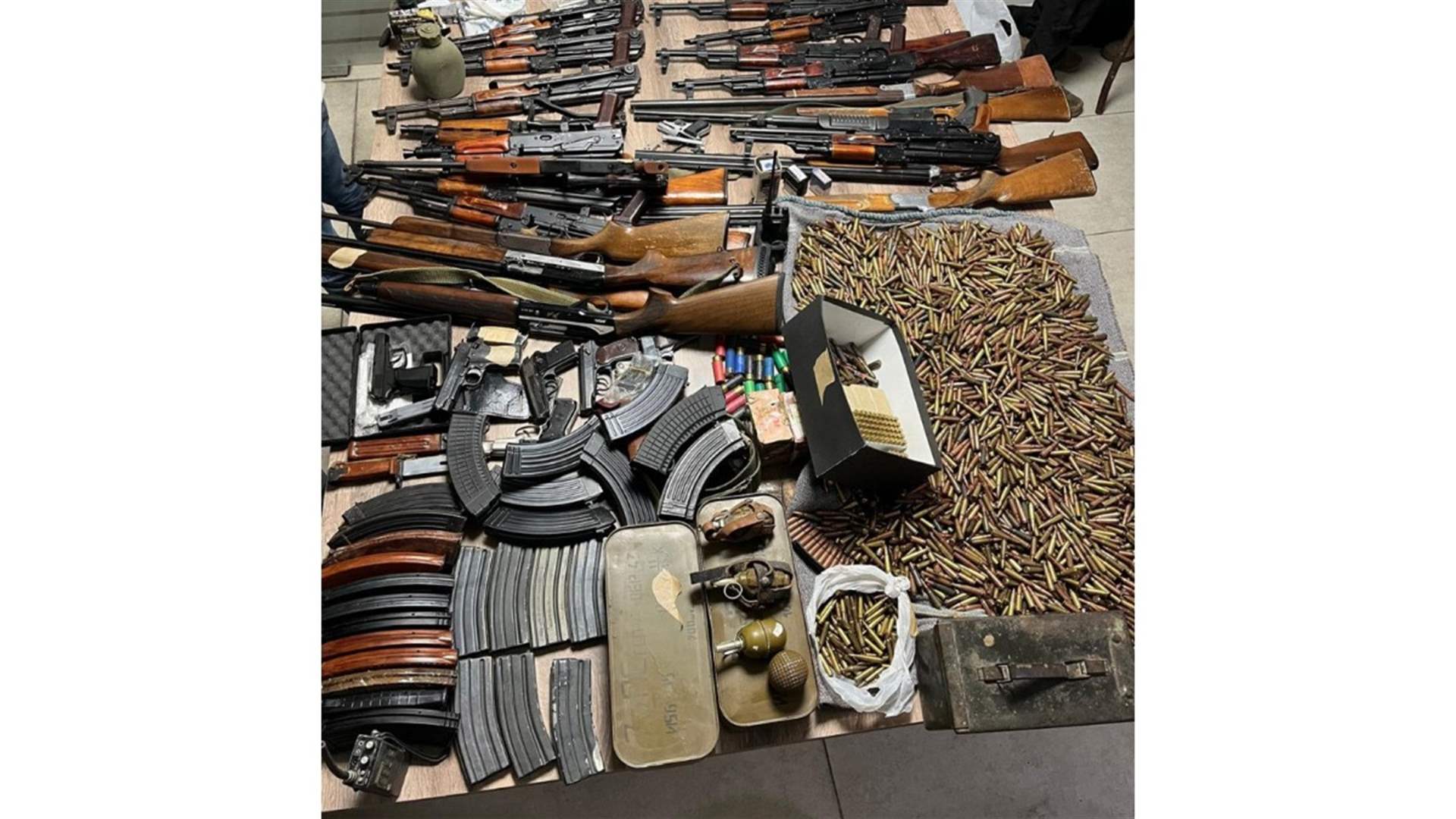 الجيش: توقيف 3 أشخاص لتورطهم في إشكال و3 آخرين لاتجارهم بالأسلحة