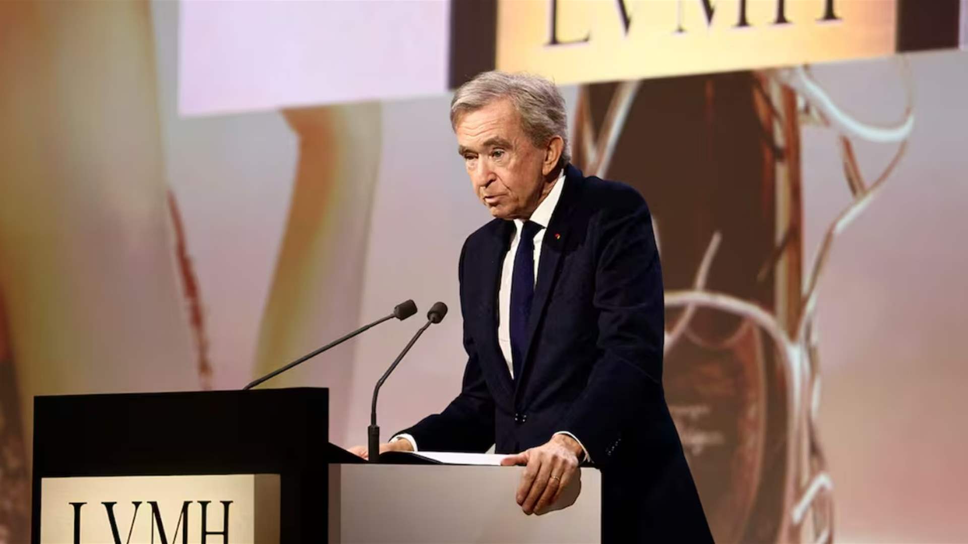 الثري الفرنسي أرنو يؤجّل حسم خلافته ويعزّز سيطرة عائلته على "إل في إم إتش"