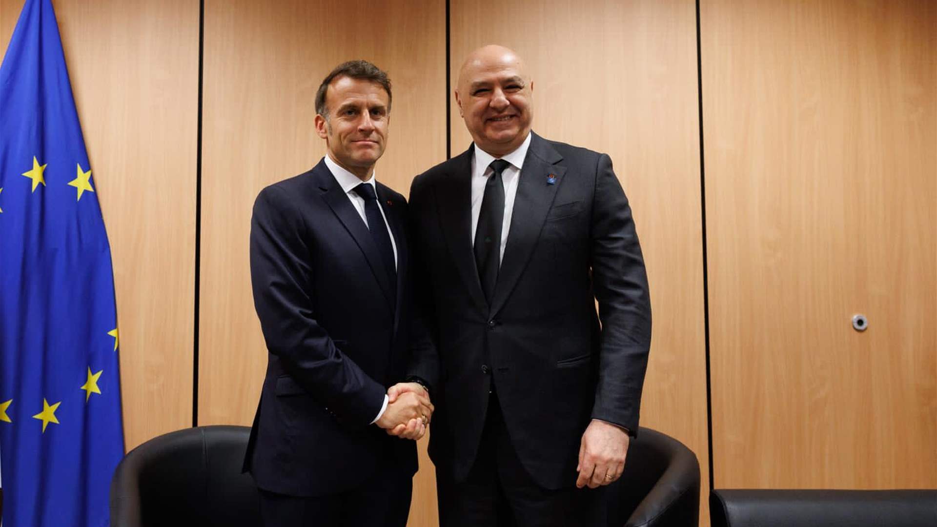  الرئيس جوزاف عون يلتقي في هذه الأثناء الرئيس الفرنسي ايمانويل ماكرون قبيل افتتاح القمة الأوروبية غير الرسمية في نيقوسيا