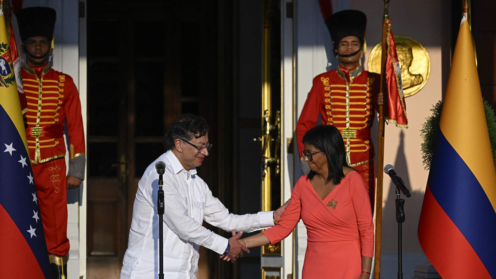 Leaders of Venezuela, Colombia announce military cooperation to combat 'mafias'