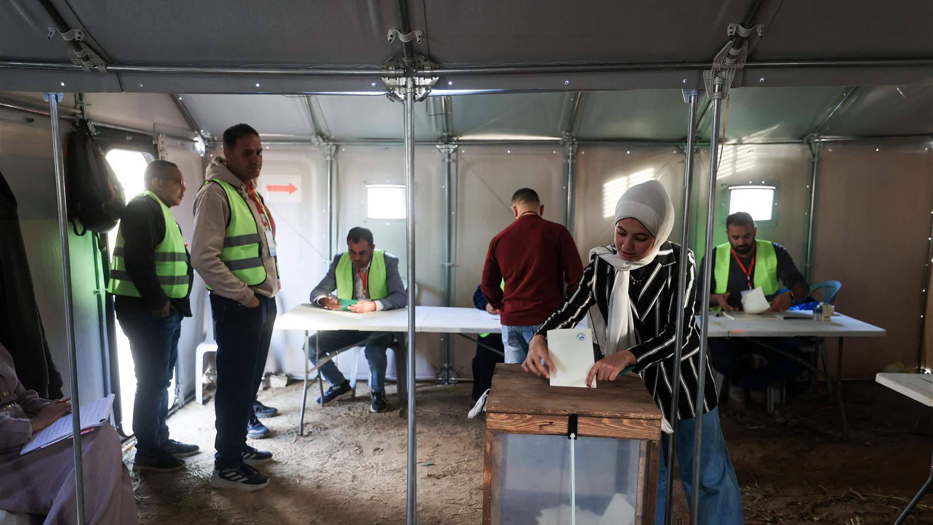 بدء التصويت بالانتخابات البلدية في الضفة الغربية ووسط غزة