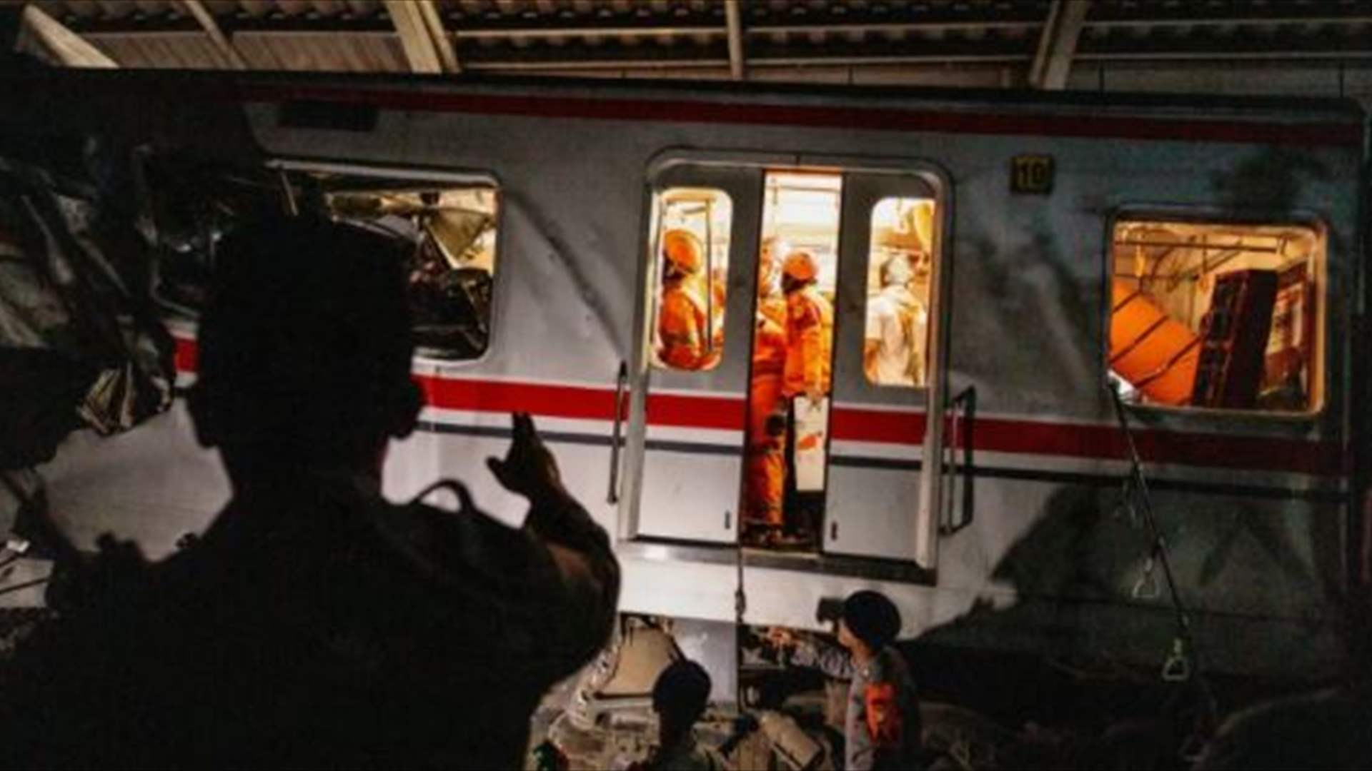 ارتفاع عدد قتلى تصادم قطارين في إندونيسيا إلى 14 