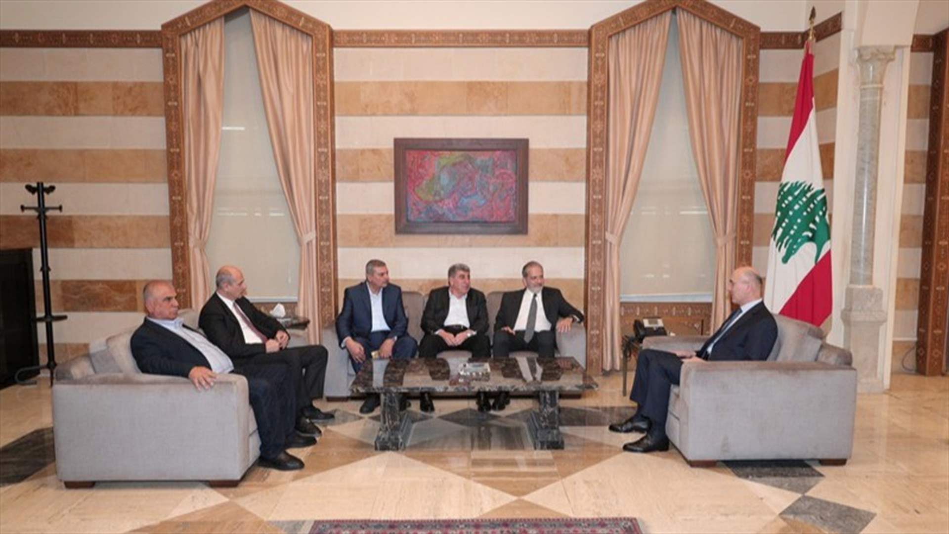 الحجار بحث مع ممثلي قطاع المحروقات في تنظيم النقل والتوزيع