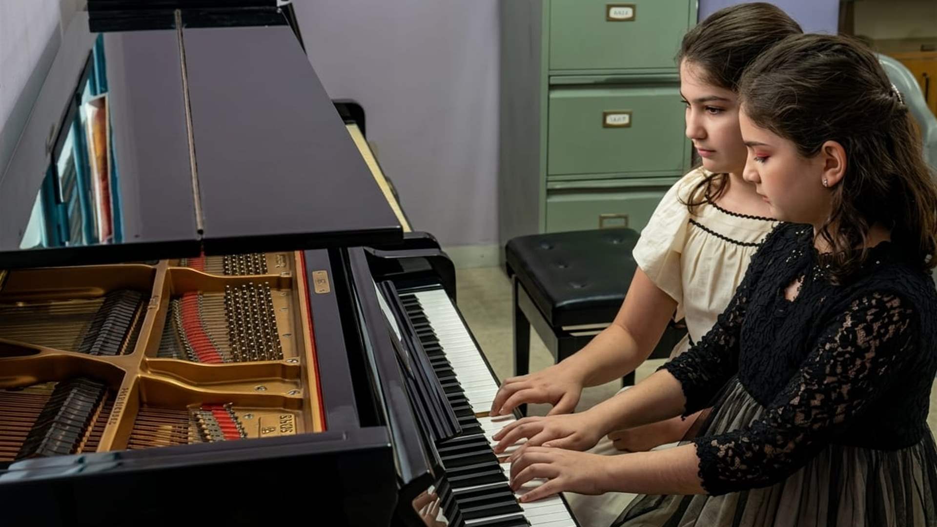 نغمٌ عابر للقصف... "البيانو في زمن الحرب: رسالة صمود وحياة من كونسرفتوار صيدا