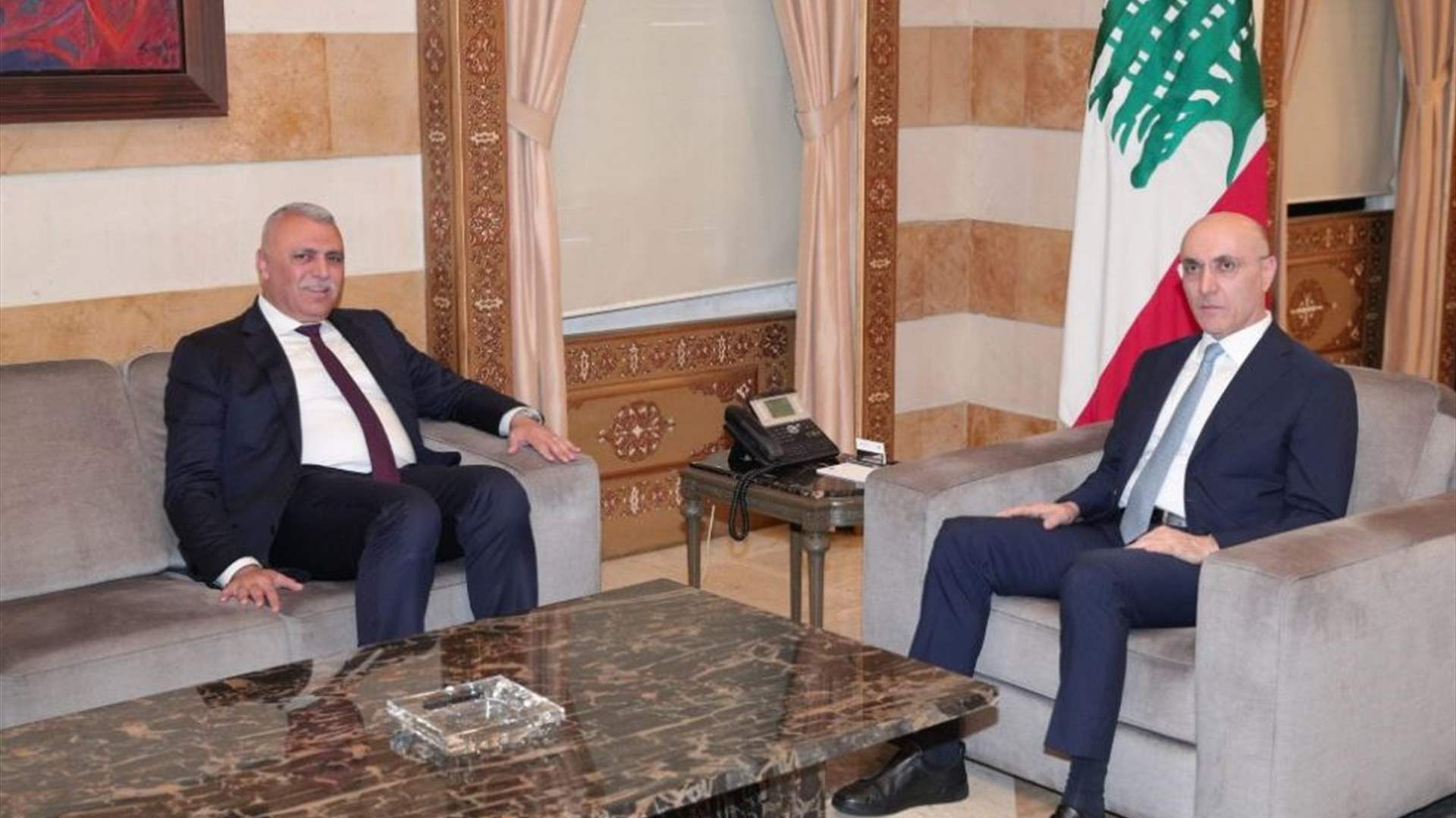 وزير الداخلية إلتقى اللواء حسن شقير... وتشديد على أهمية الحفاظ على الأمن والاستقرار الداخلي