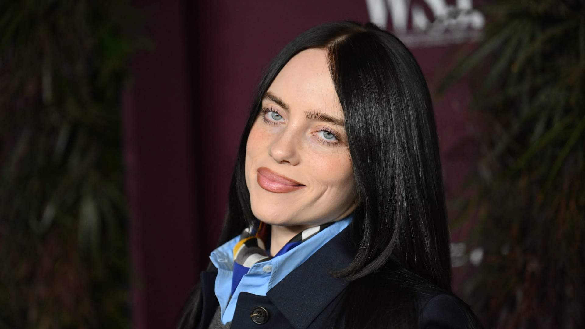 بالتعاون مع مخرج "تايتانيك"... بيلي إيليش توثّق جولتها العالمية بفيلم ثلاثي الأبعاد