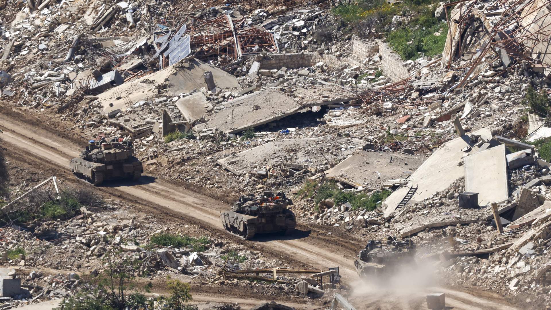 رئيس أركان الجيش الإسرائيلي يتوعّد من جنوب لبنان بضربات تتجاوز "الخط الأصفر"