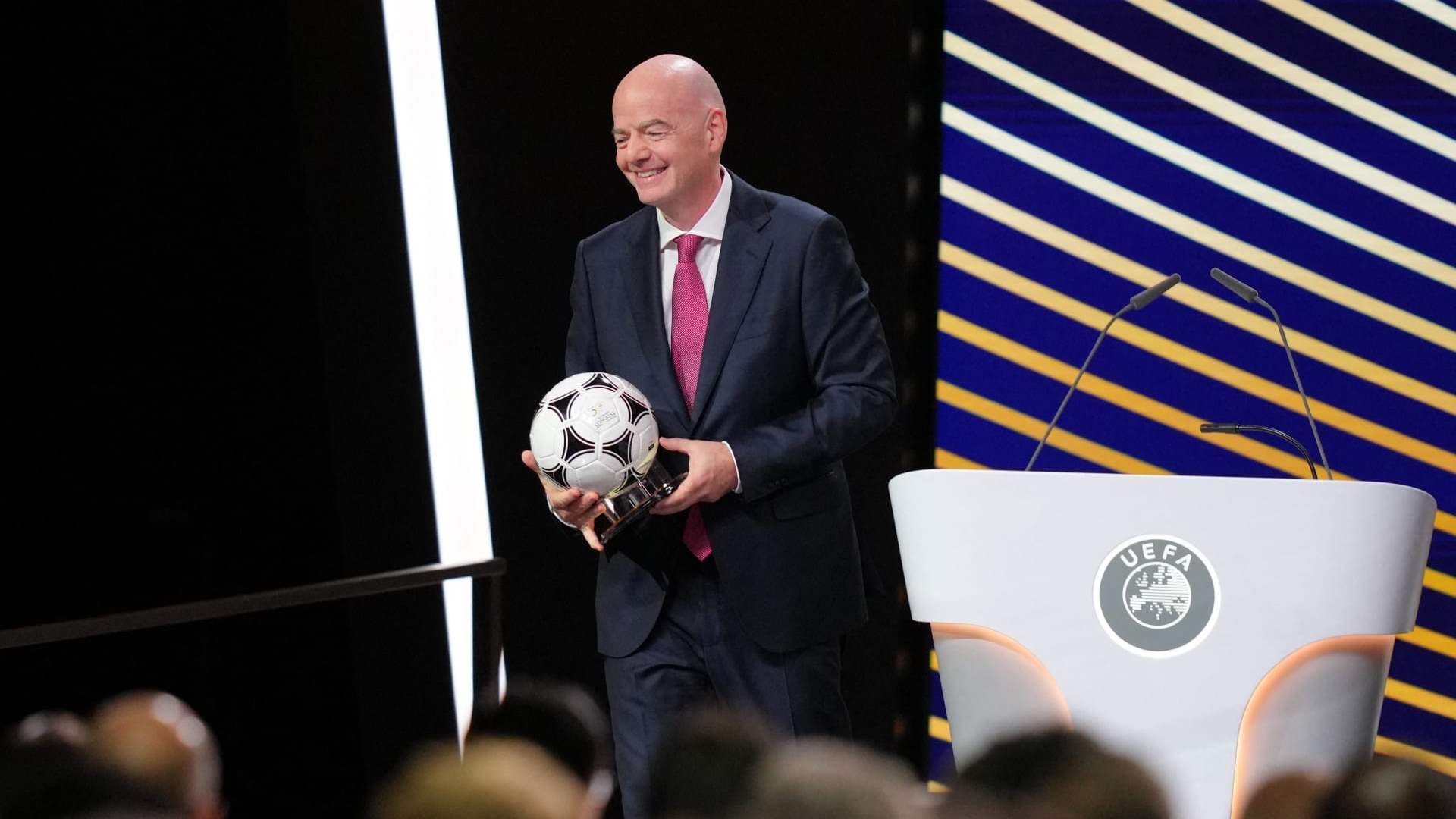 رئيس فيفا إنفانتينو يؤكد مشاركة إيران في مونديال 2026 وخوض مبارياتها في الولايات المتحدة