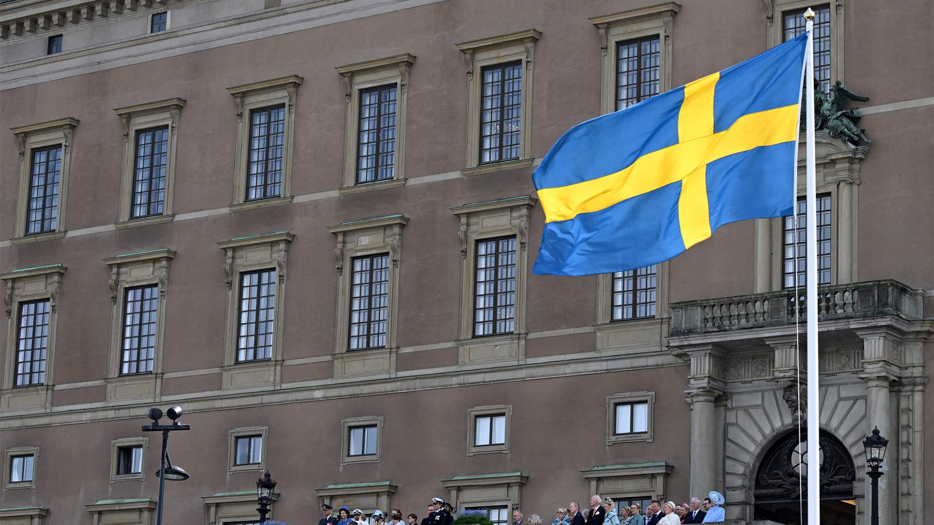 Swedish bomb squad assess suspicious object in Malmo