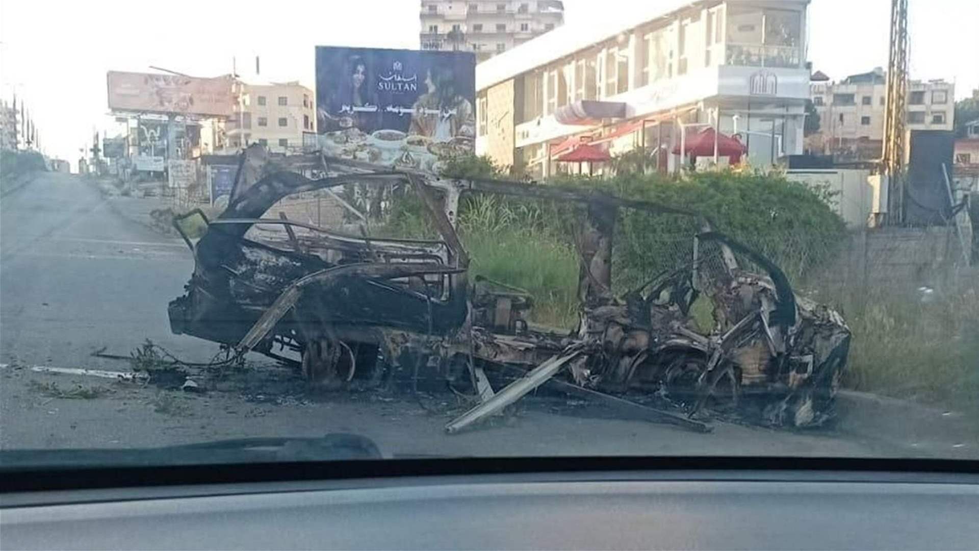 استهداف سيارة فان في الغارة الإسرائيلية صباحا على بلدة حبوش ومعلومات أولية عن ارتقاء شهيدين