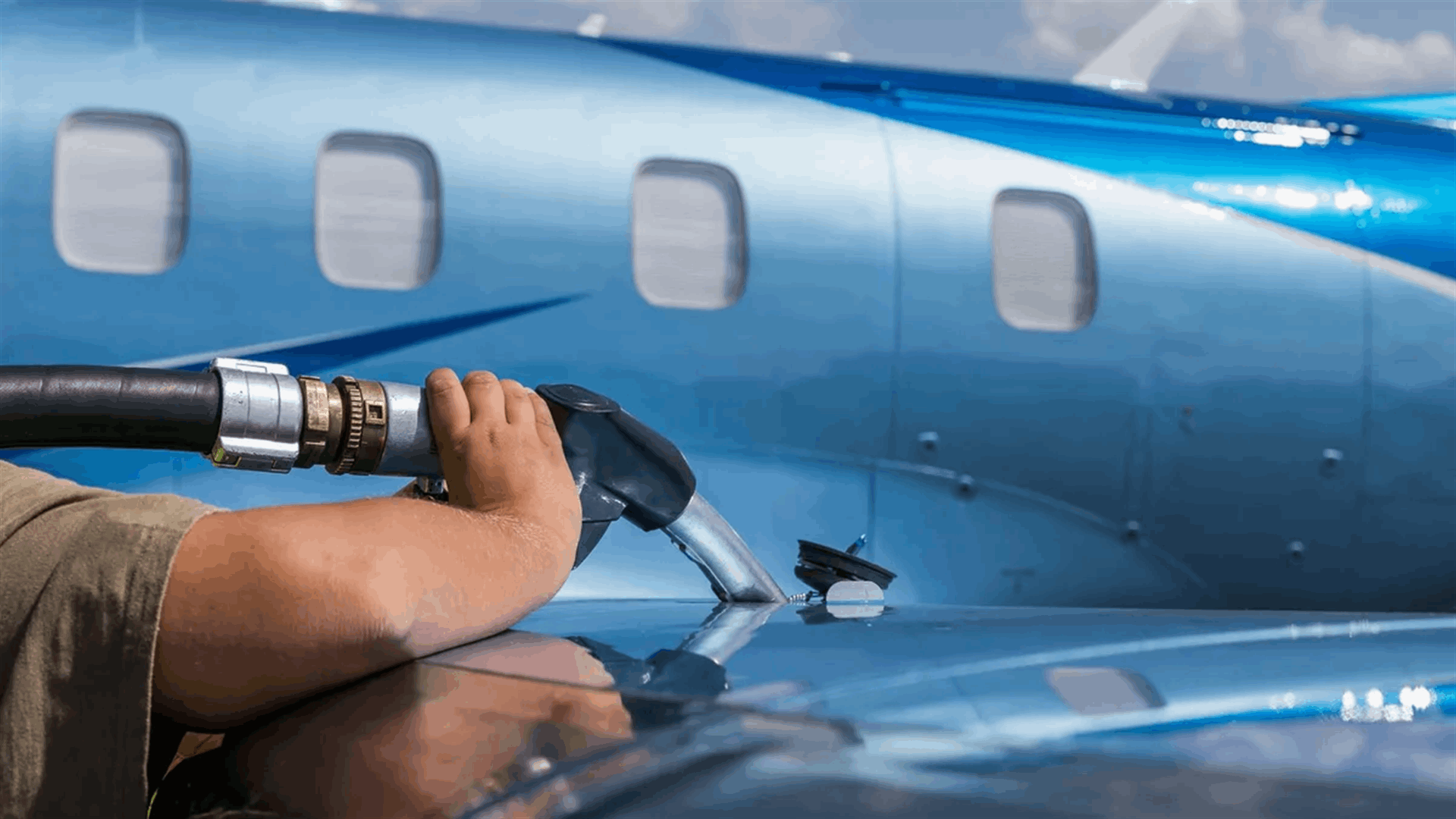 EU agency opens door to using US jet fuel as shortages loom