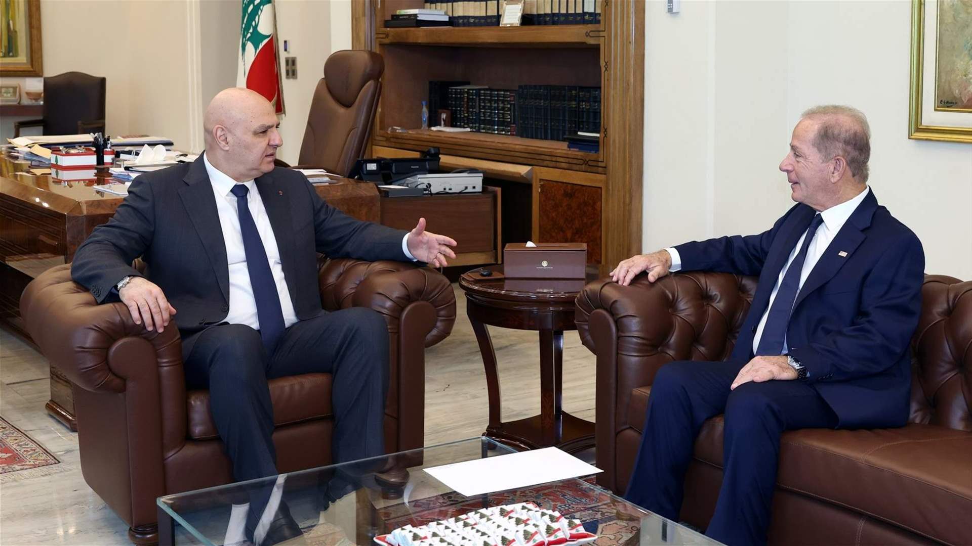 الرئيس عون عرض مع السفير الأميركي ميشال عيسى آخر التطورات المتعلقة بالاجتماع الثالث اللبناني الأميركي الإسرائيلي في الأسبوع الحالي بواشنطن وشدد أمامه على ضرورة الضغط على إسرائيل لوقف إطلاق النار والأعمال العسكرية ونسف المنازل وجرفها