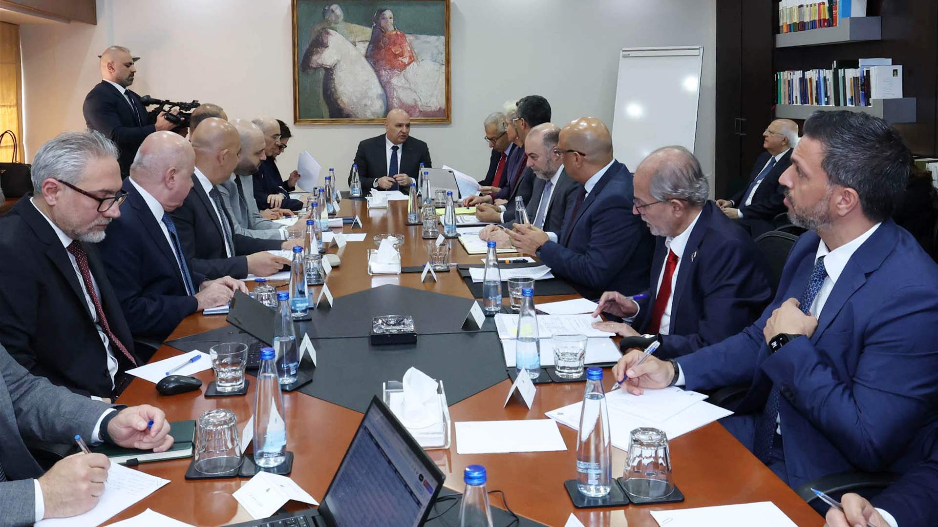 رئيس الجمهورية خلال اجتماع تنسيقيّ بين مختلف الوزارات: الهدف من الاجتماع ليس تكرار العمل القائم أو موازاته بل البناء عليه واستكماله