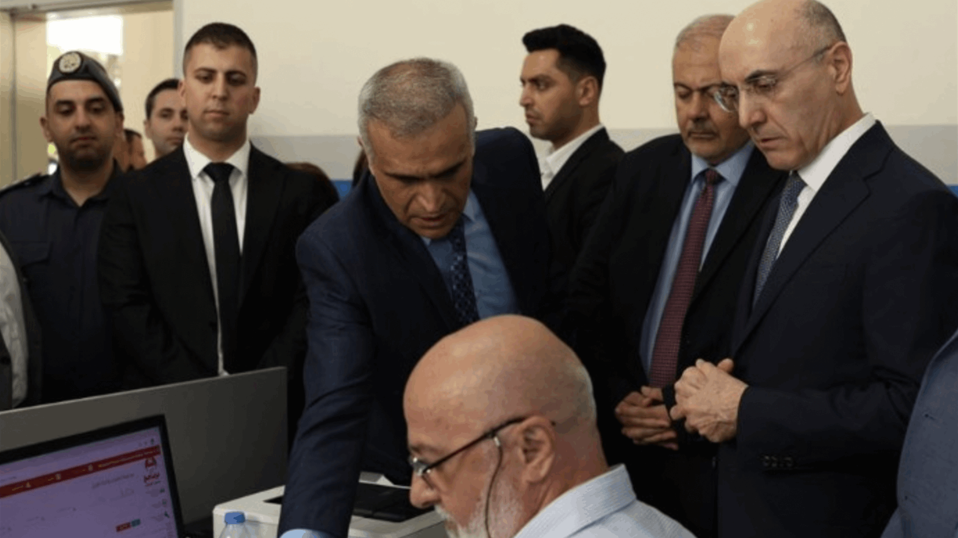 وزير الداخلية اطلع على سير العمل في النافعة... تراجع الفوضى والسمسرة