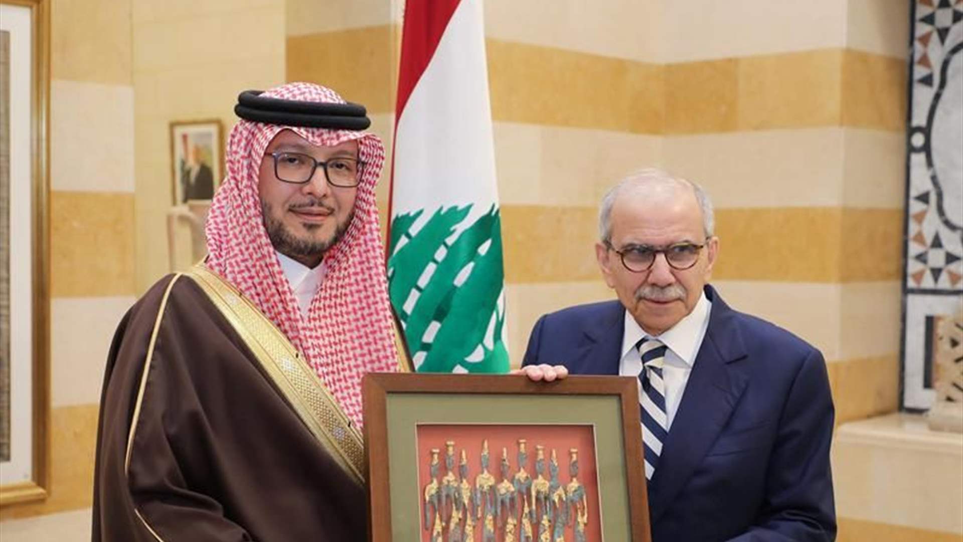 سلام استقبل بخاري في زيارة وداعية مشيدا بدوره في تعزيز العلاقات اللبنانية السعودية