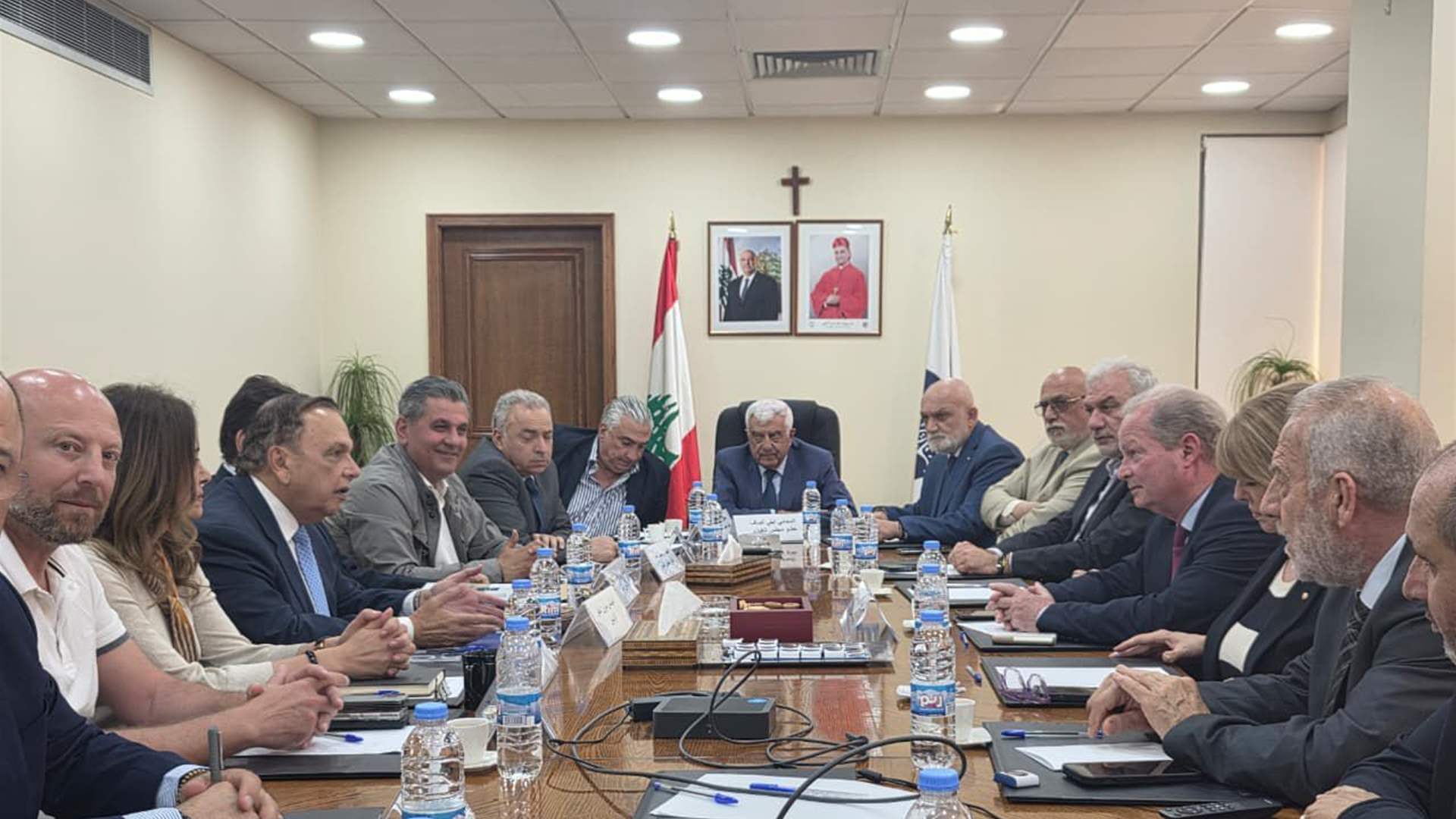 الرابطة المارونية والوطنيون الأحرار: صلاحية التفاوض تعود لرئيس الجمهورية والعفو يجب أن يشمل عائلات لجأت إلى إسرائيل