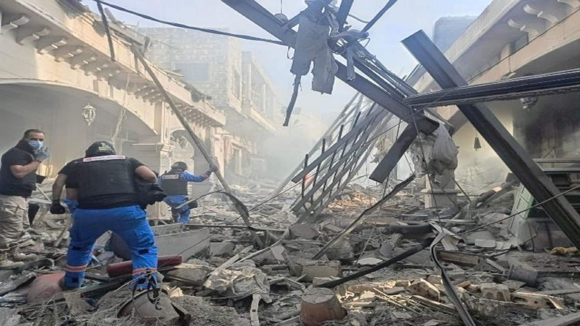 الوكالة الوطنية للإعلام: الطيران الحربي الإسرائيلي استهدف حي السراي التراثي في مدينة النبطية والذي يضم محالات تجارية ومسجدا قديما ومنازل سكنية تراثية ما أدى الى تدمير جزء كبير منه