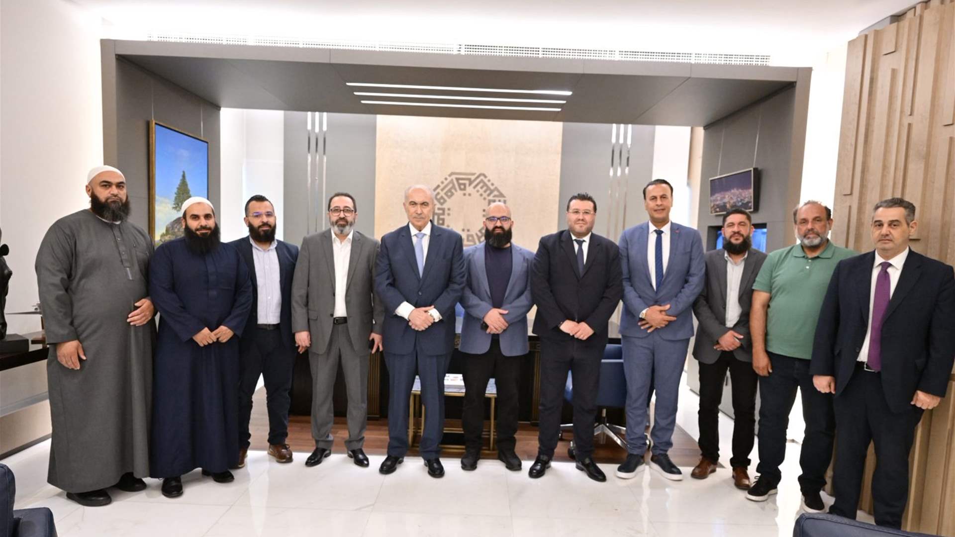 مخزومي التقى وفدا من أهالي الموقوفين الإسلاميين: قانون العفو العام يشكل أولوية وطنية ملحة