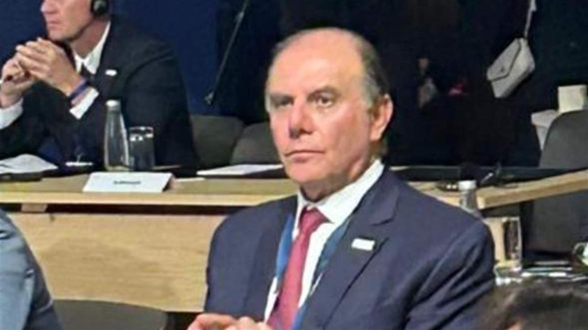 حاكم مصرف لبنان يشارك في مؤتمر دولي بباريس ويؤكد التزام تعزيز الشفافية ومكافحة التمويل غير المشروع