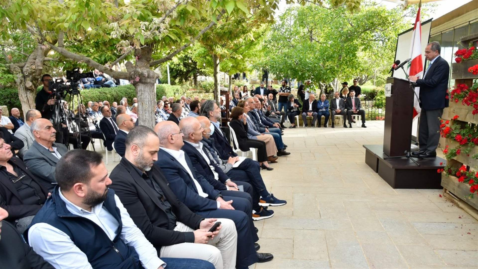 الصدي في لقاء مع رؤساء البلديات ومخاتير عاليه بدعوة من متى: عدم الاكتفاء بالوعود الكلامية أساس في تعاطينا مع المواطنين 