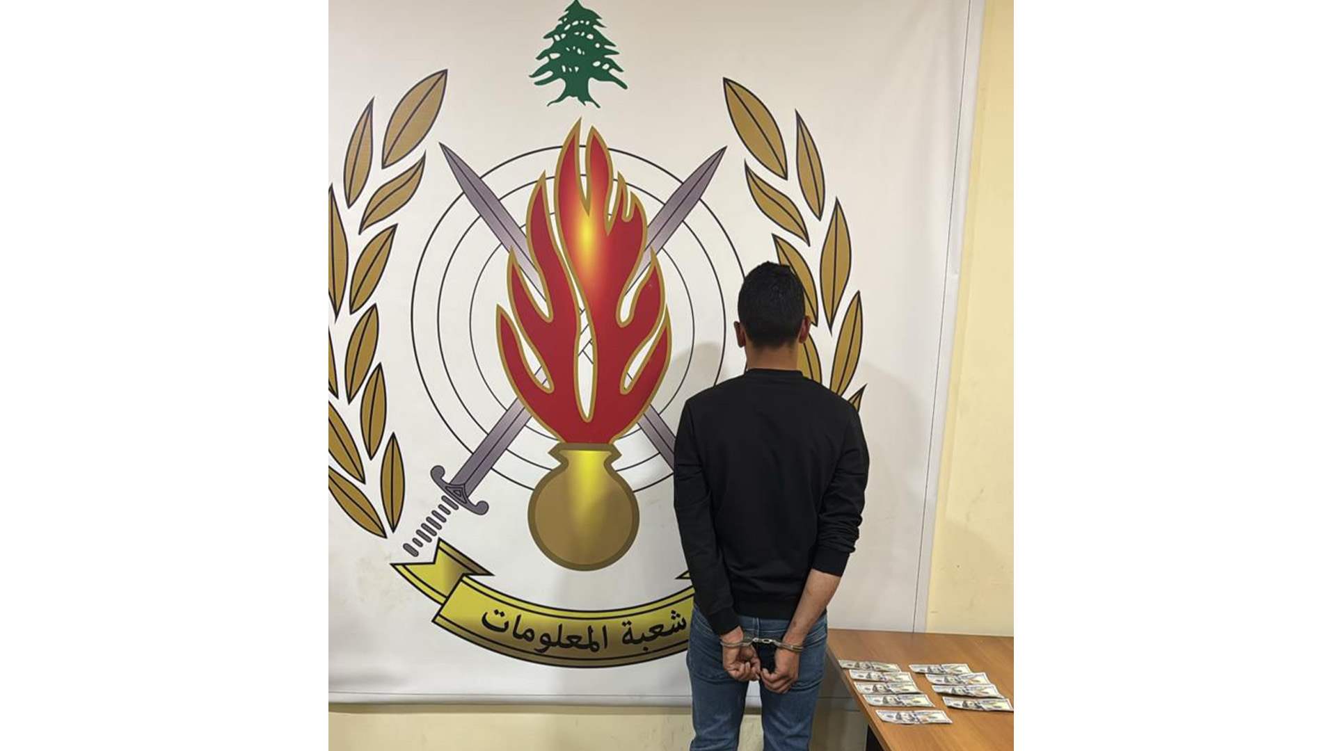 بالجرم المشهود... شعبة المعلومات توقف شخصاً يروّج عملة مزيّفة في عكّار