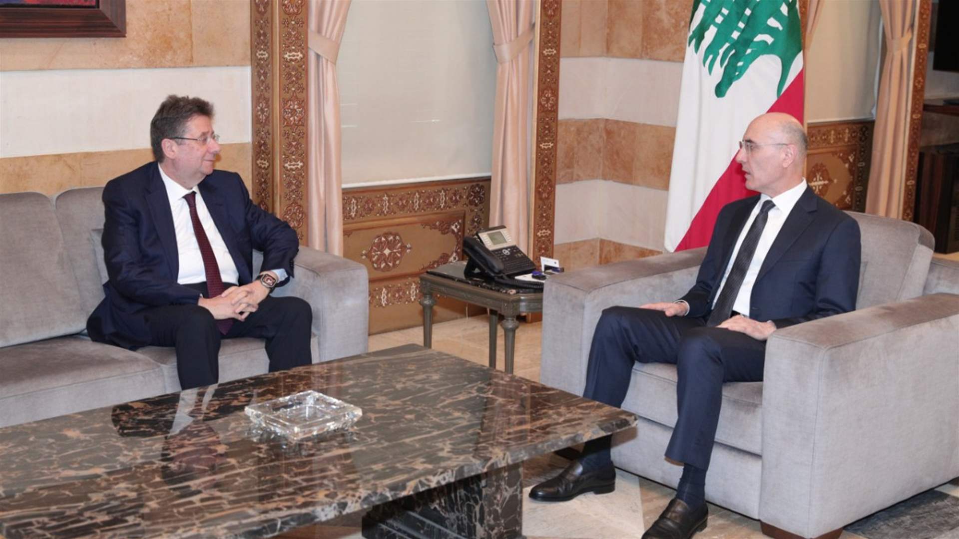 الحجار عرض مع الحواط وكنعان والمكاري وفارس سعيد للأوضاع العامة
