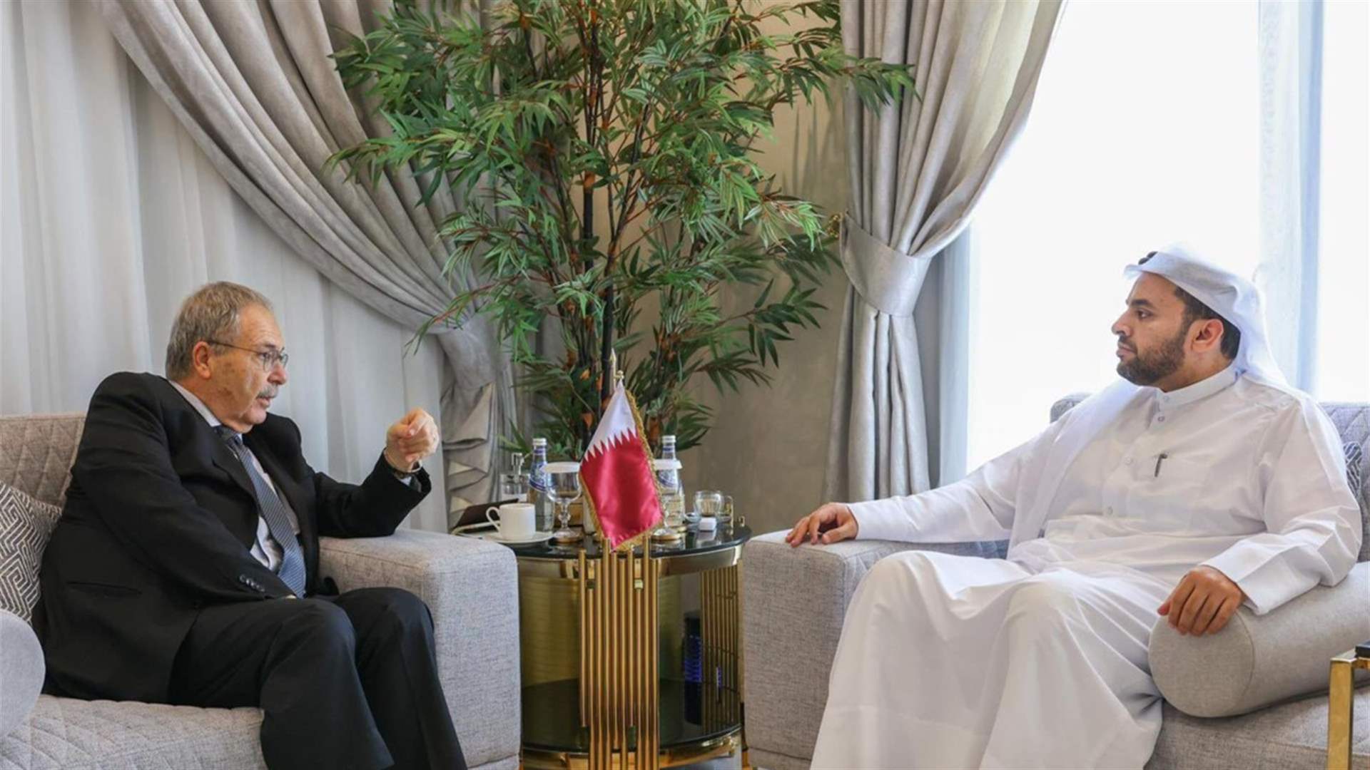 الخليفي اتصل بمتري: لضرورة وقف الاعتداءات الإسرائيلية بشكل فوري والالتزام الكامل باتفاق وقف إطلاق النار
