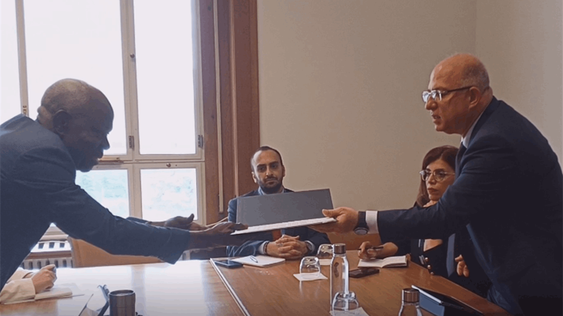 وزير العمل سلّم تقرير خسائر العدوان وطالب بتفعيل الدعم للبنان