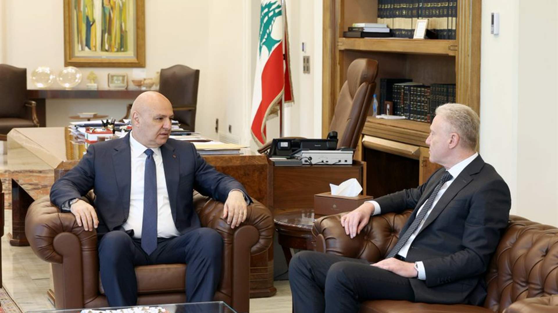 وزير الخارجية والمغتربين يوسف رجي أطلع رئيس الجمهورية العماد جوزاف عون على نتائج جولته التي شملت إيطاليا والفاتيكان والمغرب واللقاءات التي عقدها مع المسؤولين في هذه الدول كما تطرق البحث خلال الاجتماع إلى مواضيع ادارية تتعلق بعمل الوزارة