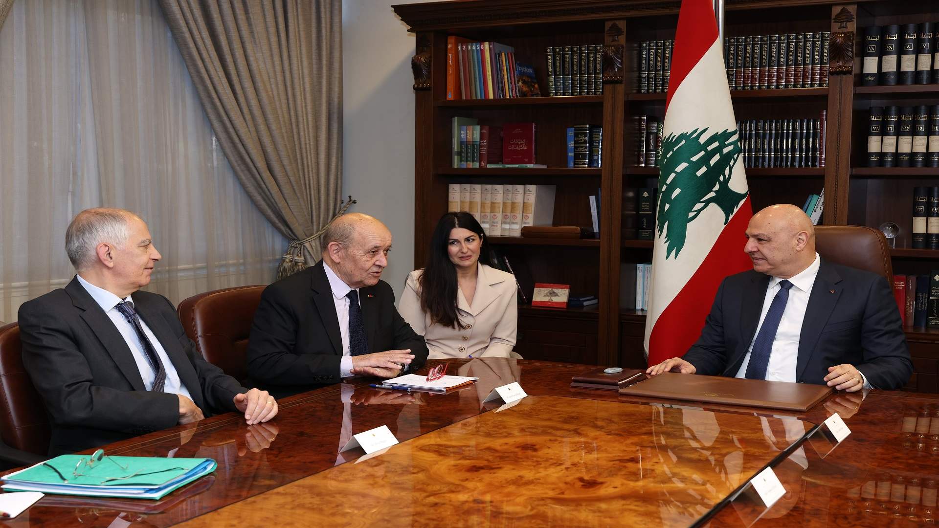 Lebanon President meets French envoy, seeks support to consolidate ceasefire 