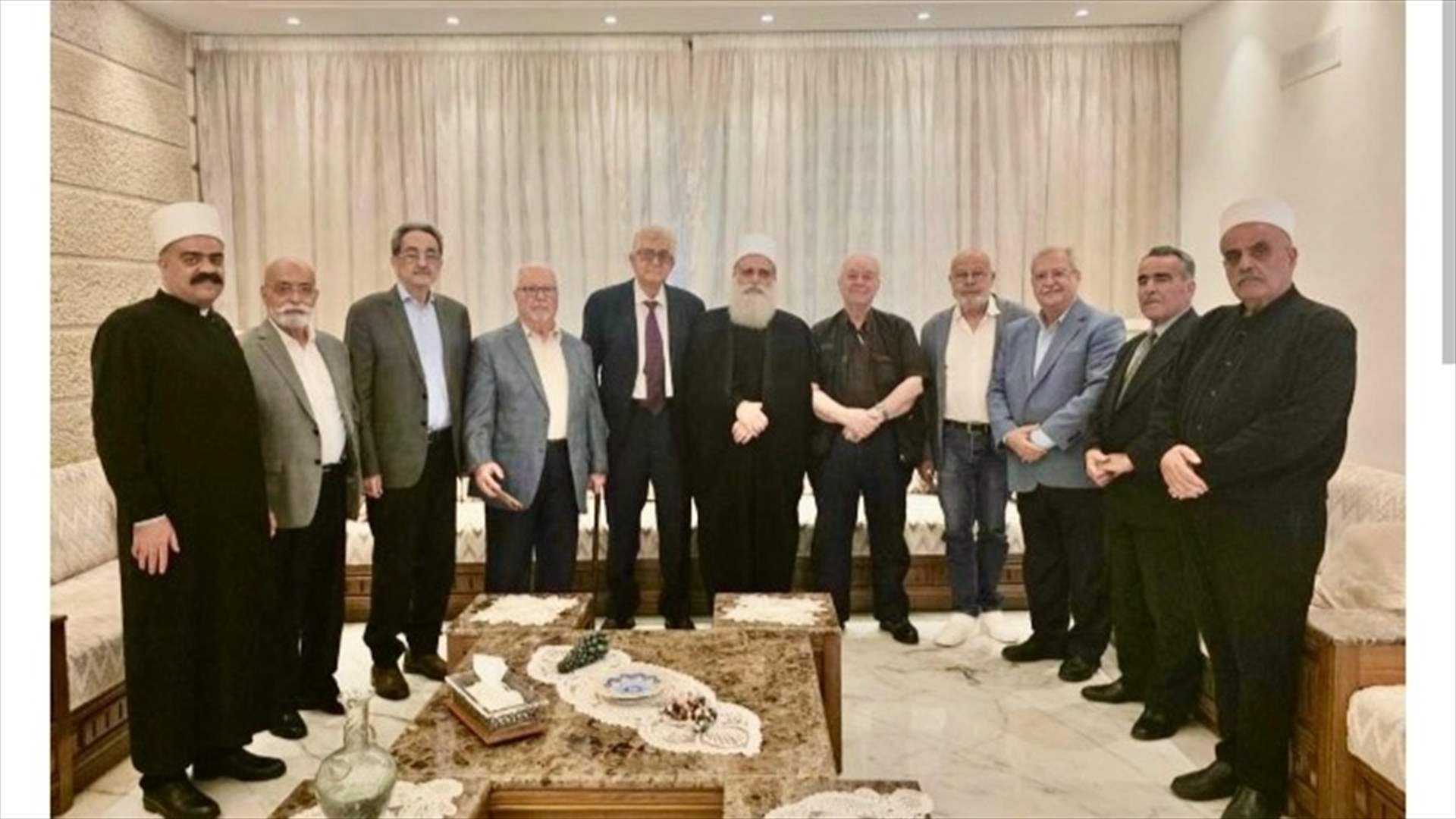 شيخ العقل يتصل بقائد الجيش معزيا وبوزير الأشغال مهنئا بمطار القليعات